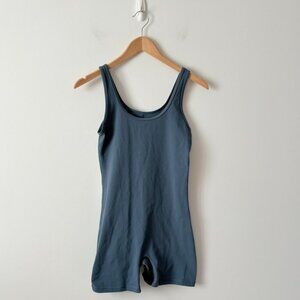 Aritzia TNA TnAction TnaLIFE Shake-It 5" Romper Size Small